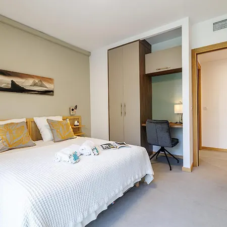 Gairaut - 5 - Terrass Apartment *